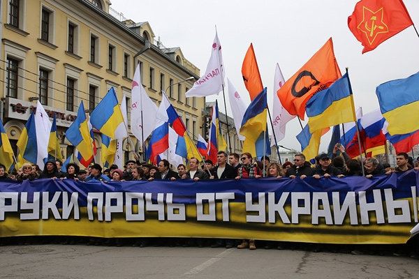 Cтранные лозунги для интеллигентных миротворцев. Зато для украинских националистов — в самый раз!