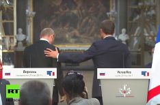 macron3