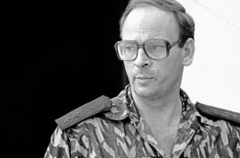 172221 16.06.1995 Командующий объединенной группой федеральных войск в Чечне генерал-лейтенат Анатолий Романов. (6 октября 1995 года на него было совершено покушение). Подлегаев/РИА Новости