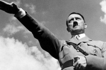 И еще обязательно волевое лицо сделайте - войну вы проиграете, но зато потом никто не скажет, что вы не знали, что делаете, ломали планы, устраивали переполох. Есть же фото с волевым лицом! Разве у лидера с таким лицом может не быть планов на случай наступления в России зимы?